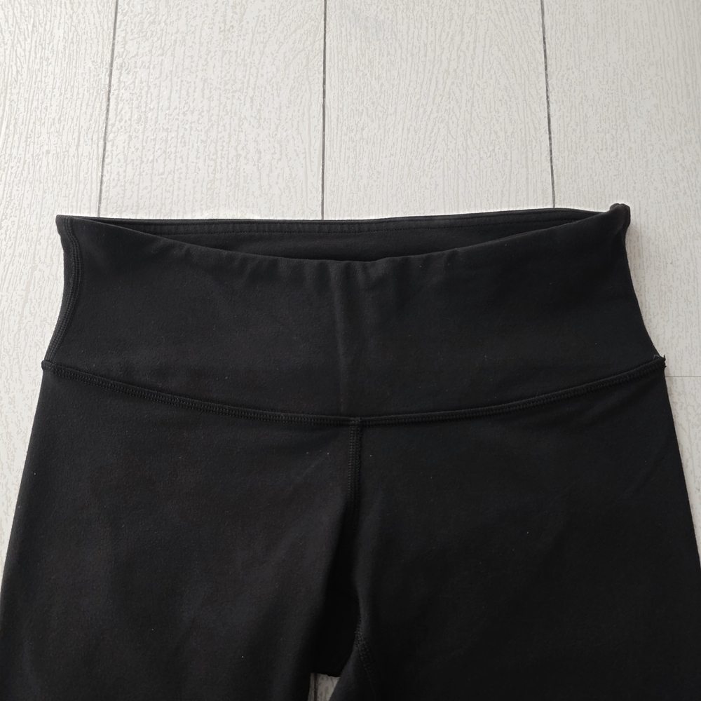 Lululemon‎ Black Crop Athletic Leggins 4 - Picture 5 of 5